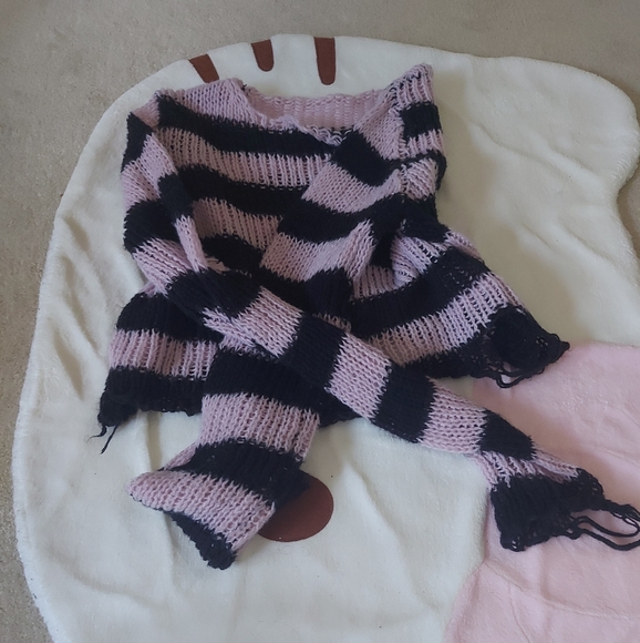 Y2K Knitted Sweater - Picture 2 of 3